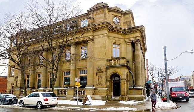 library queen saulter library