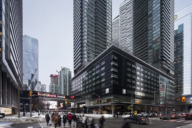 Le Germain Hotel Maple Leaf Square